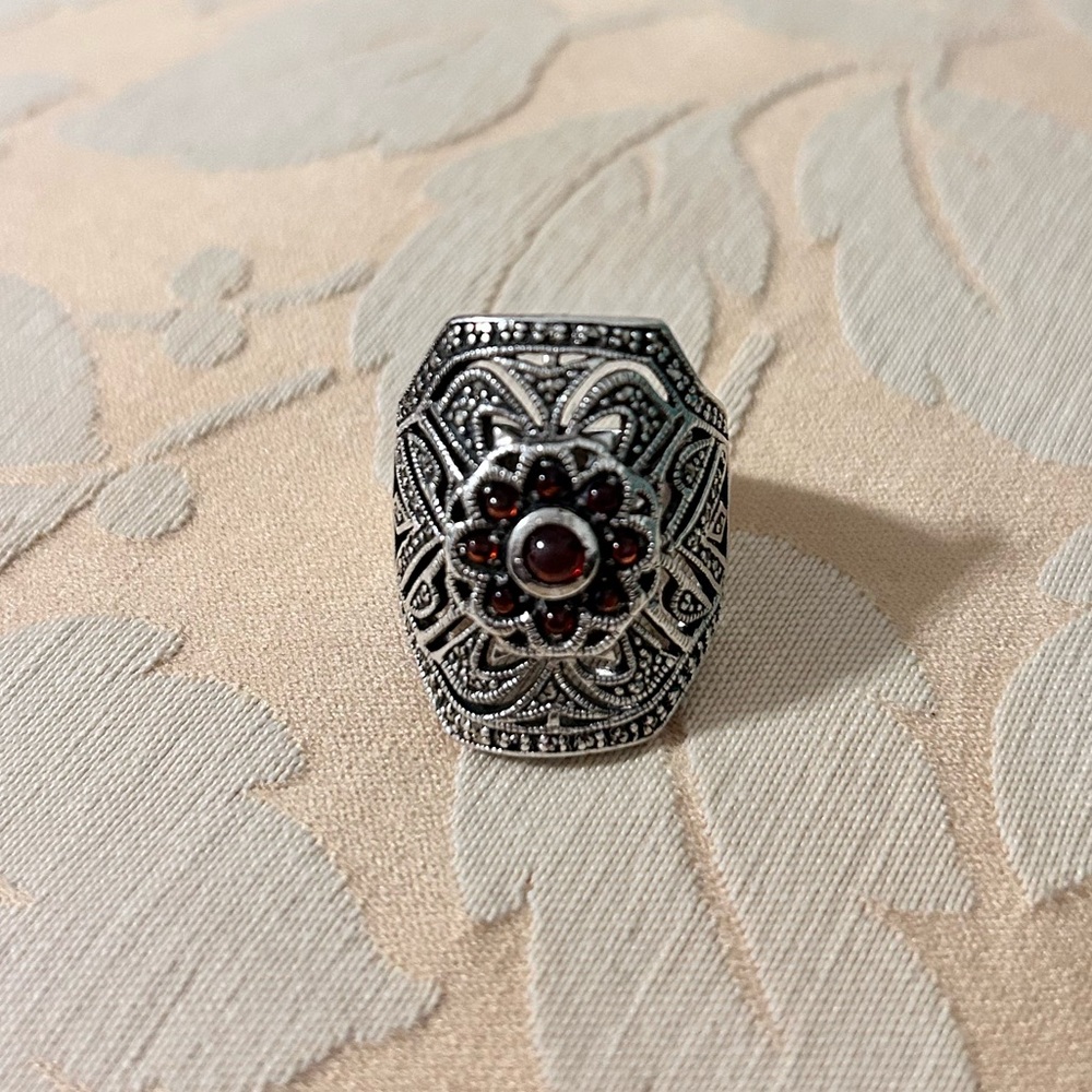 Vintage 925 Sterling Silver Garnet and Marcasite Ring